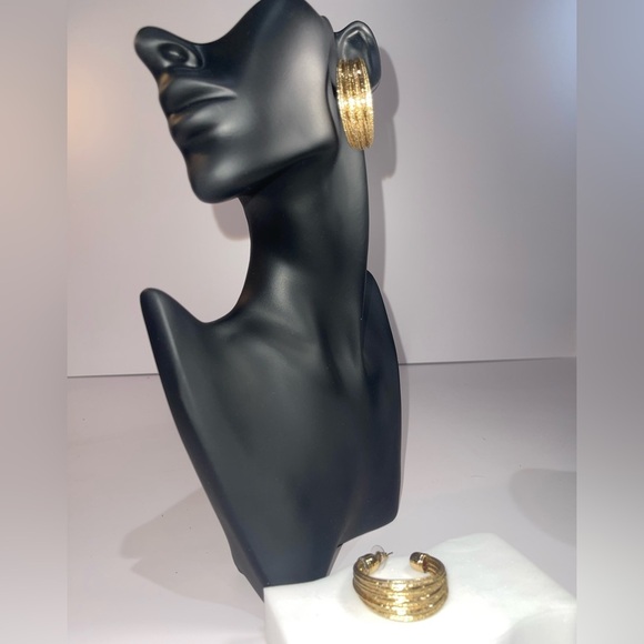 NWOT Gold Tone Hoop Earrings. - Picture 3 of 5